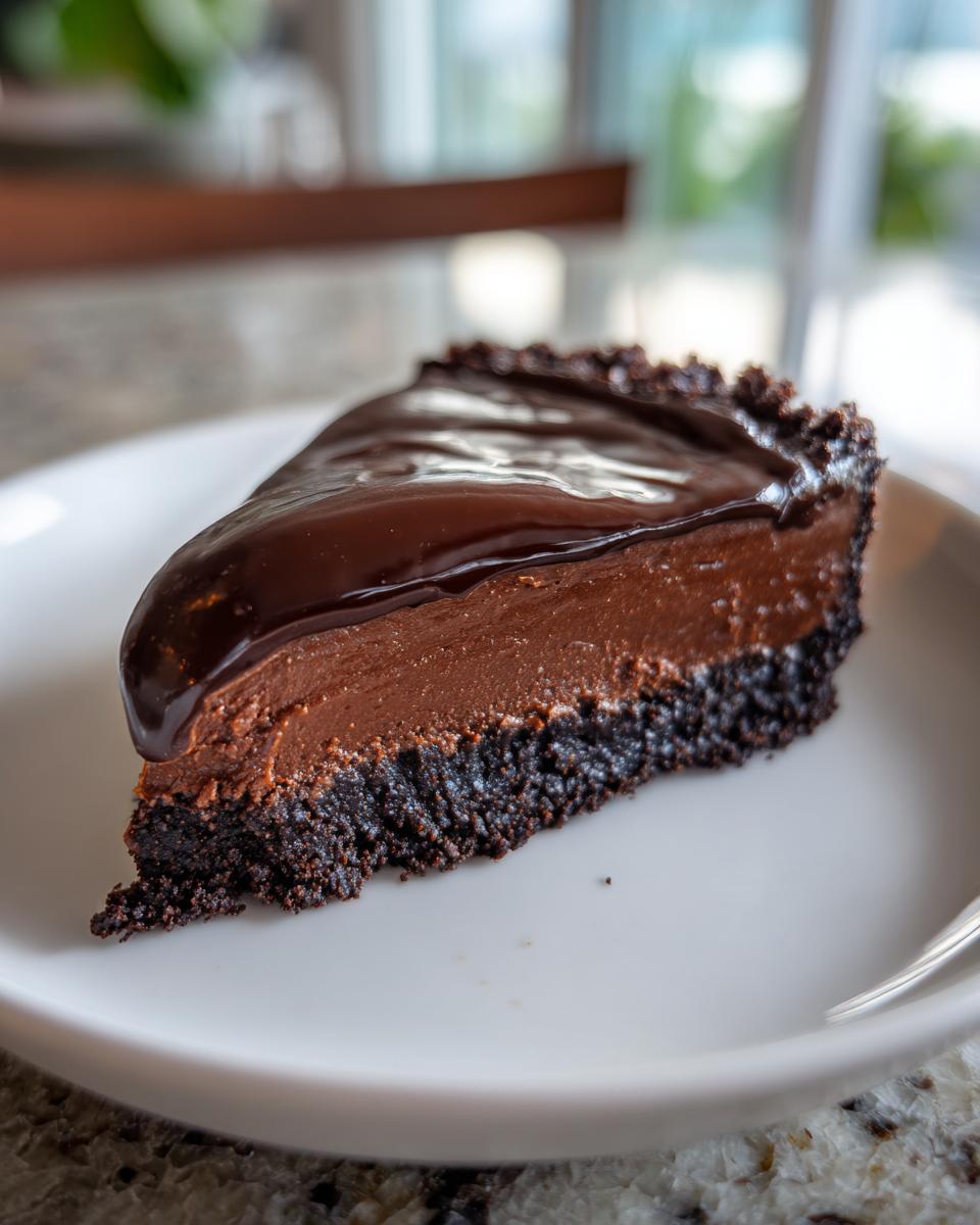 Porción de postres de Pascua con chocolate con base de galleta y cobertura brillante